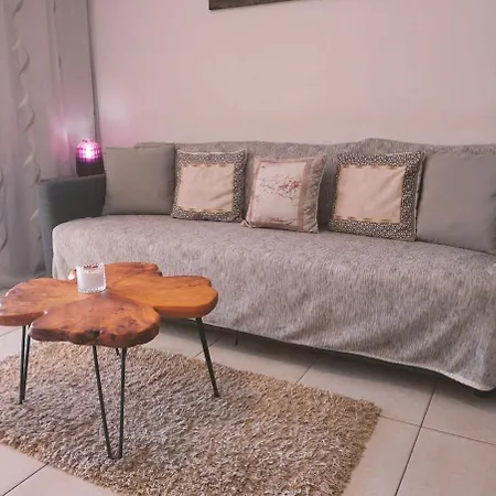 Nissi Area,ground Floor Flat, Free Internet Appartement *
