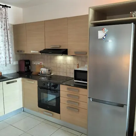 Nissi Area,ground Floor Flat, Free Internet Appartement