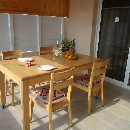 Nissi Area,ground Floor Flat, Free Internet Appartement *